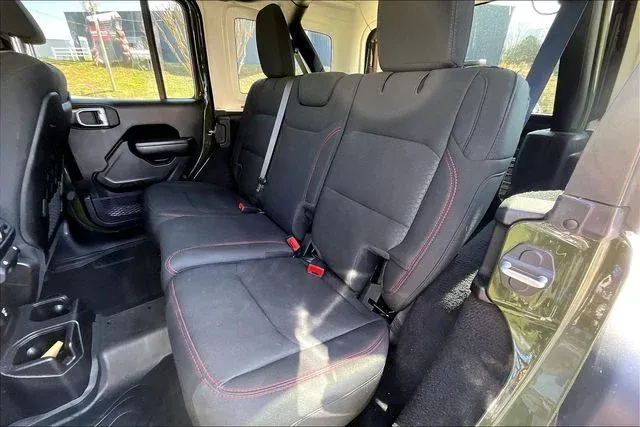 2021 Jeep Wrangler Unlimited Rubicon thumbnail 19