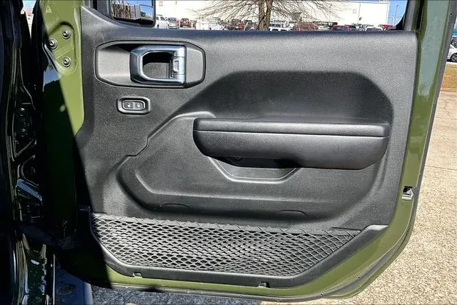 2021 Jeep Wrangler Unlimited Rubicon thumbnail 25