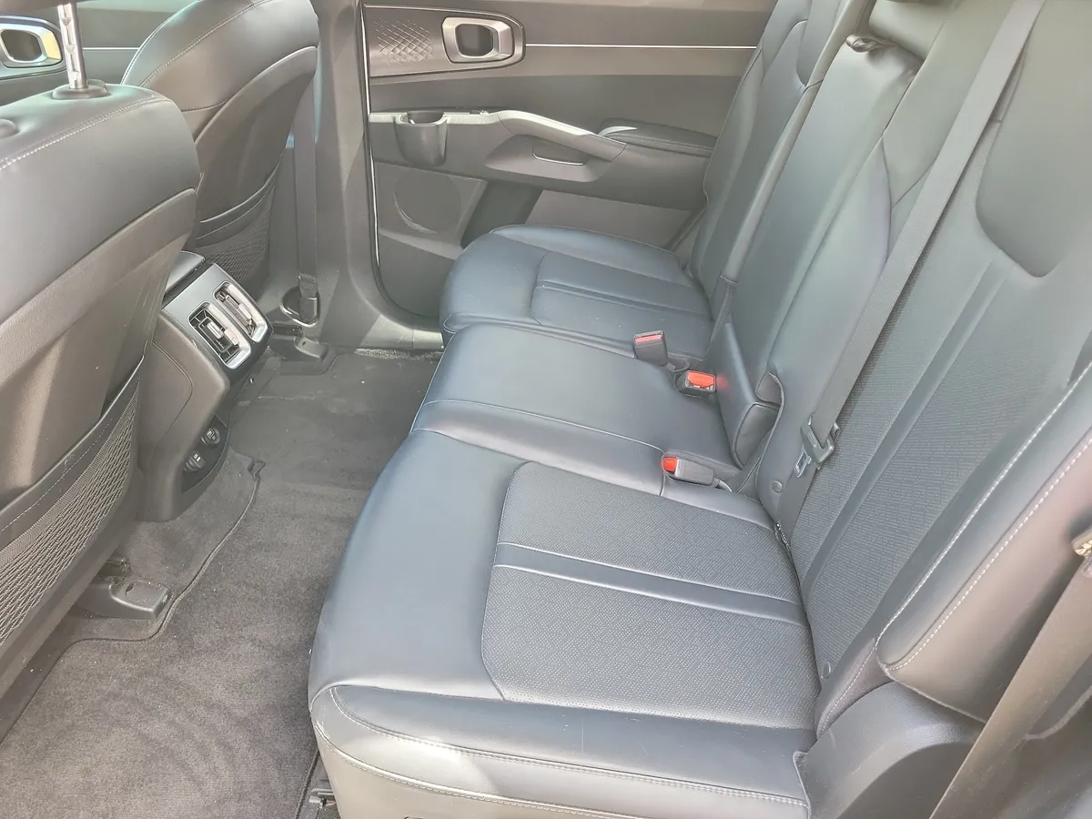 2021 Kia Sorento S thumbnail 16