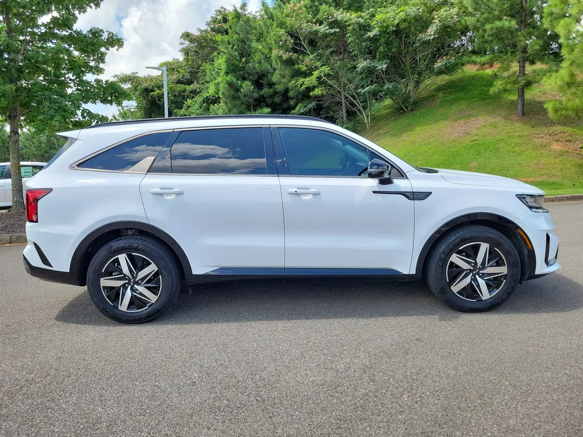 2021 Kia Sorento S thumbnail 6