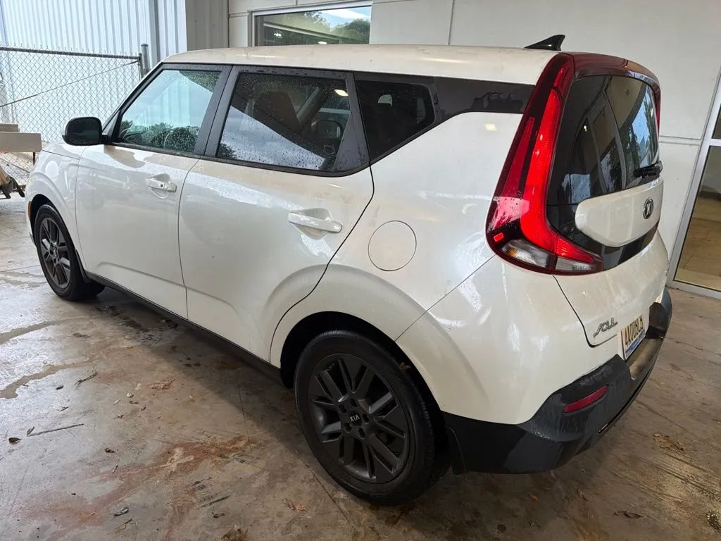 2021 Kia Soul EX thumbnail 2