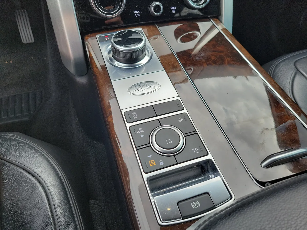 2021 Land Rover Range Rover thumbnail 18
