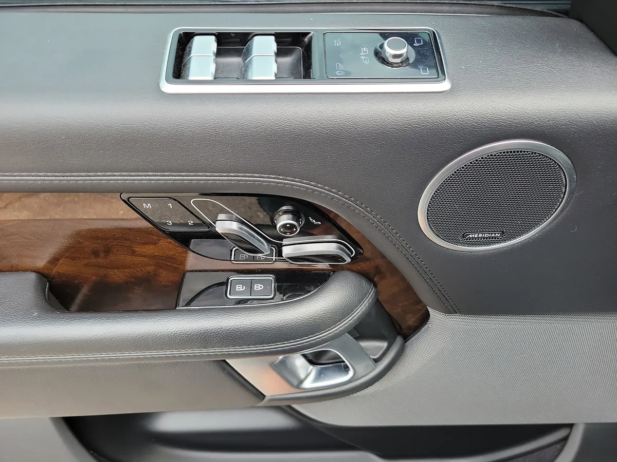 2021 Land Rover Range Rover thumbnail 24