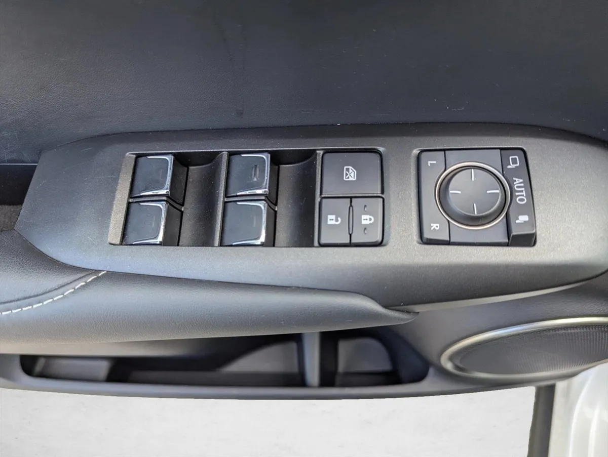 2021 Lexus NX NX 300 thumbnail 10