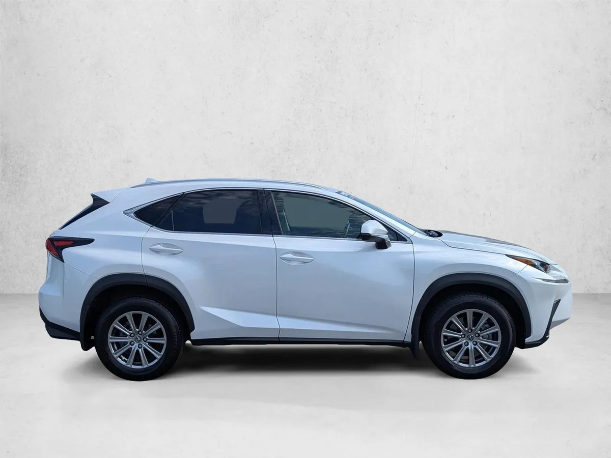 2021 Lexus NX NX 300 thumbnail 4