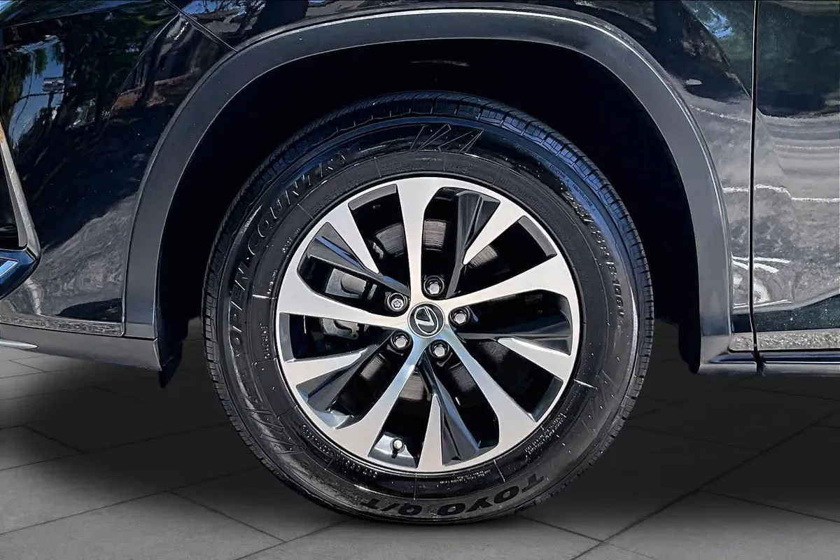 2021 Lexus RX 450h thumbnail 11