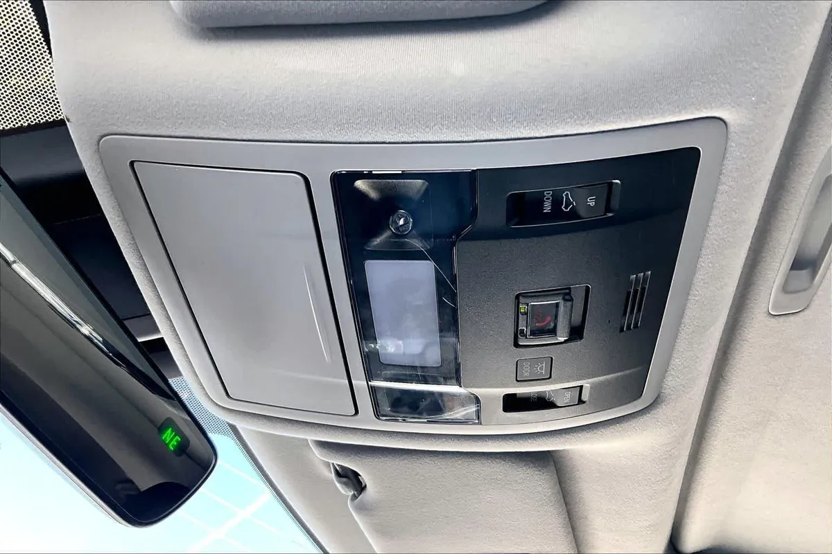 2021 Lexus RX 450h thumbnail 32