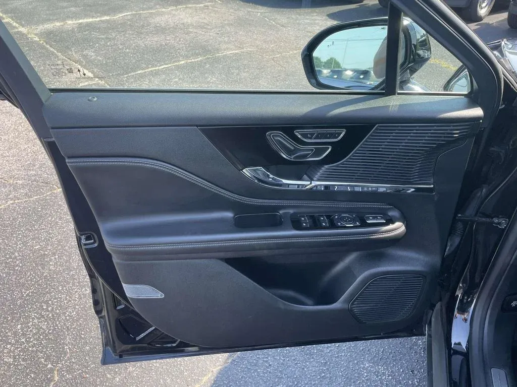 2021 Lincoln Corsair Standard thumbnail 15