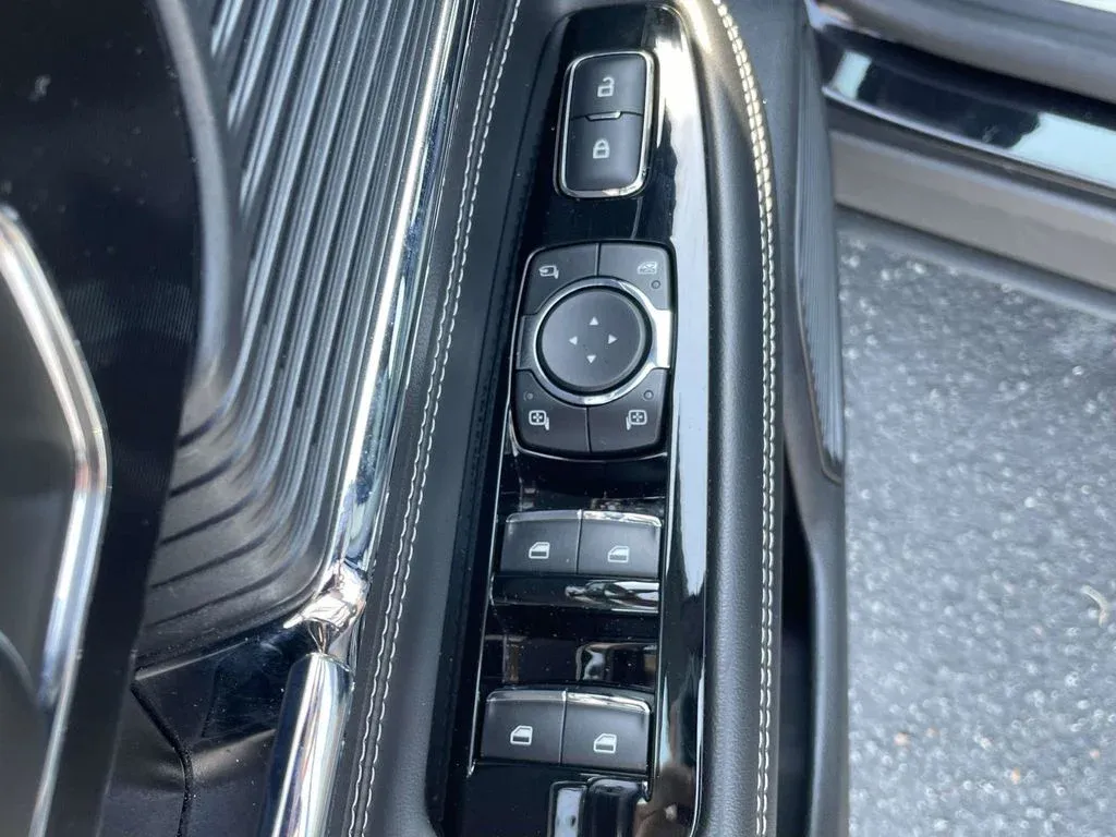 2021 Lincoln Corsair Standard thumbnail 16