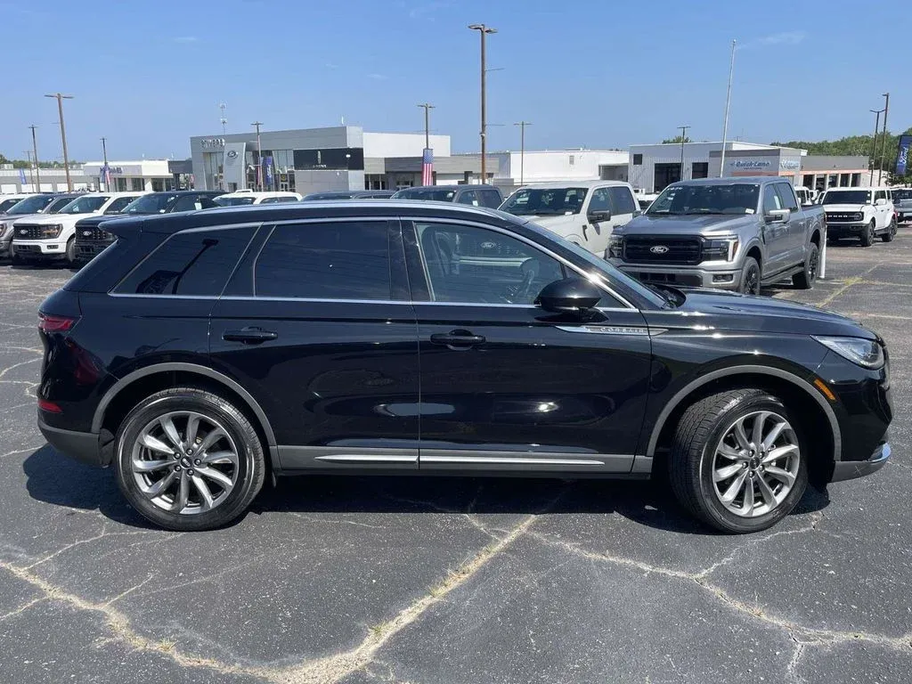 2021 Lincoln Corsair Standard thumbnail 2