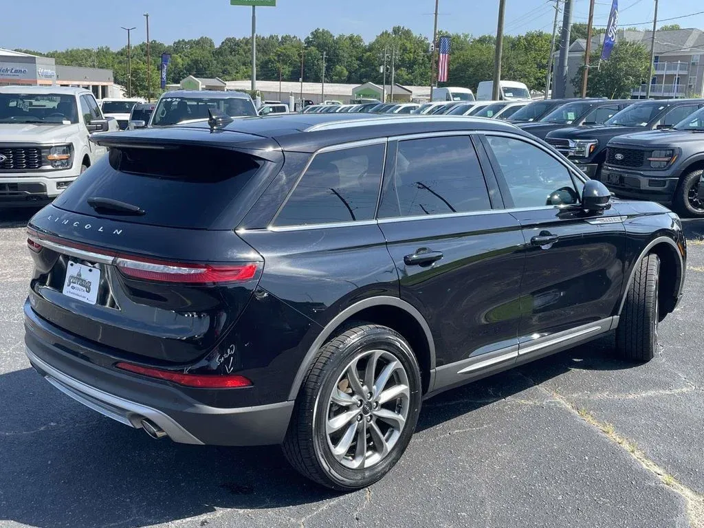 2021 Lincoln Corsair Standard thumbnail 3
