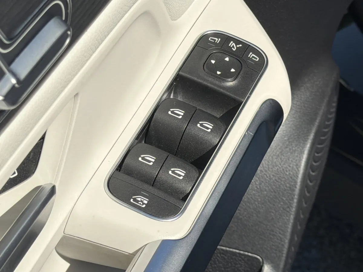 2021 Mercedes-Benz AMG GLB 35 4MATIC thumbnail 30