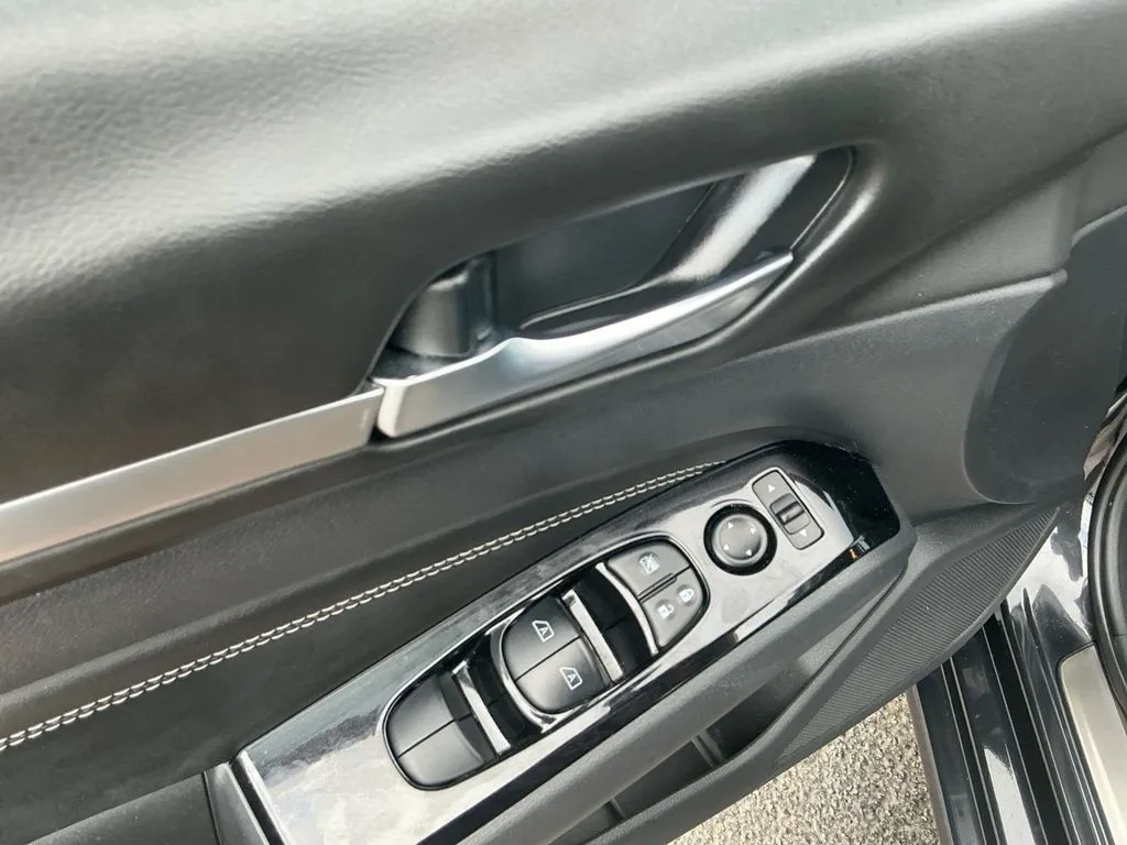 2021 Nissan Altima 2.5 SL thumbnail 16
