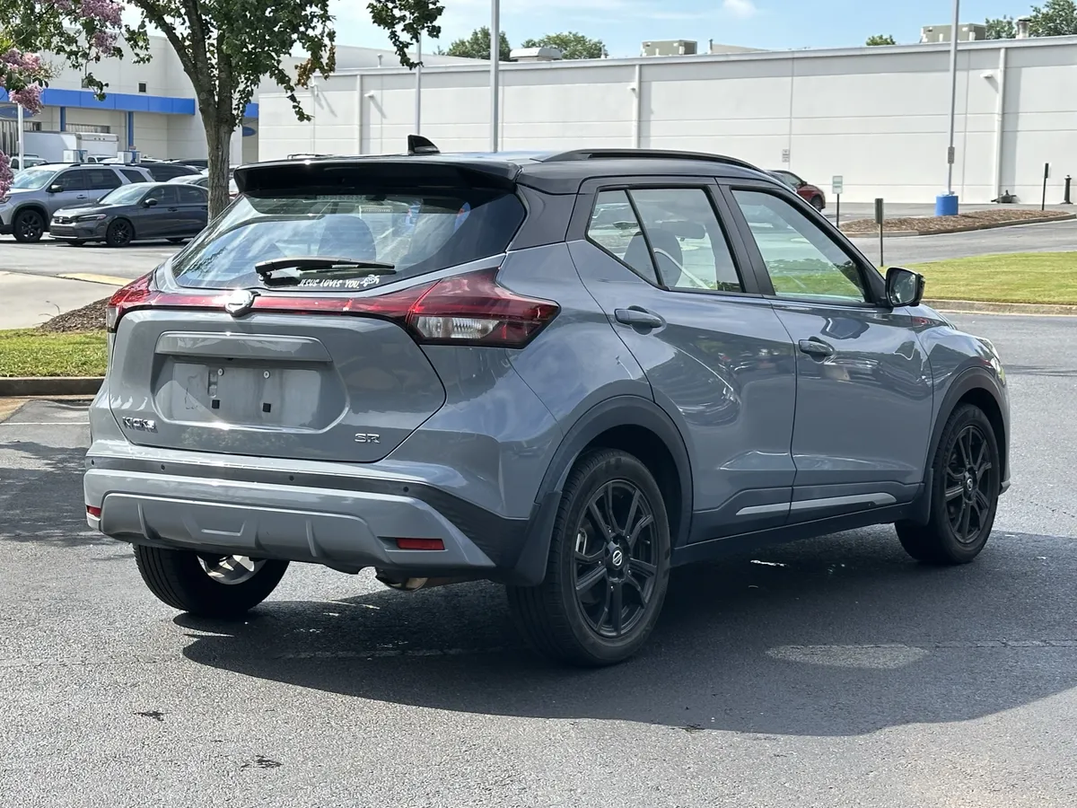 2021 Nissan Kicks SR FWD thumbnail 11