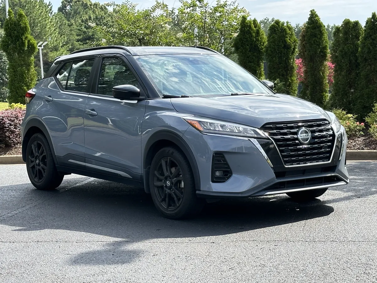 2021 Nissan Kicks SR FWD thumbnail 2