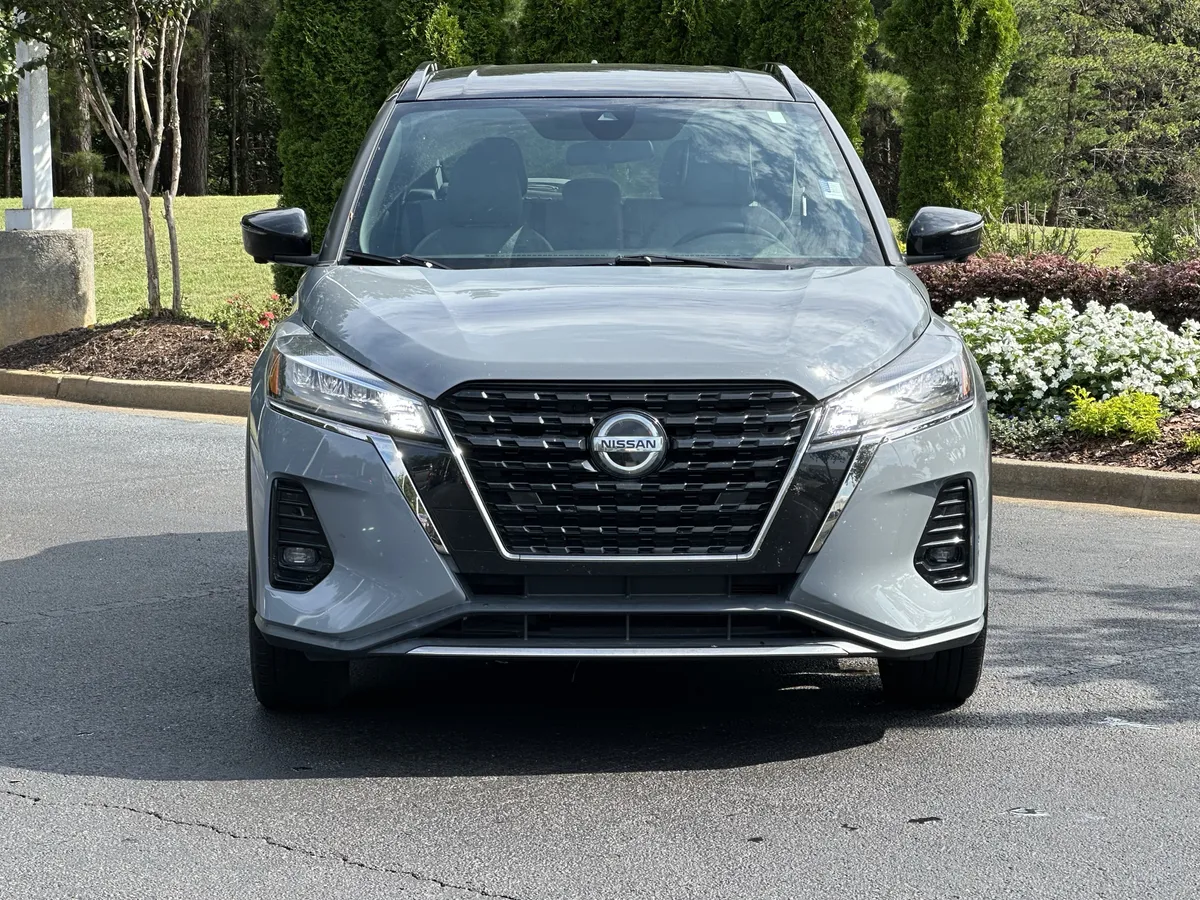 2021 Nissan Kicks SR FWD thumbnail 3