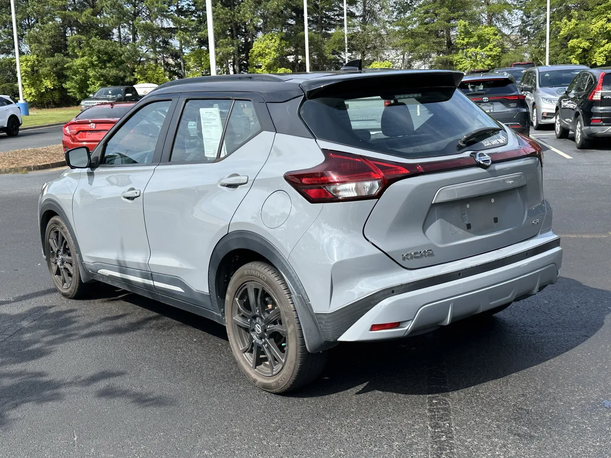 2021 Nissan Kicks SR FWD thumbnail 9