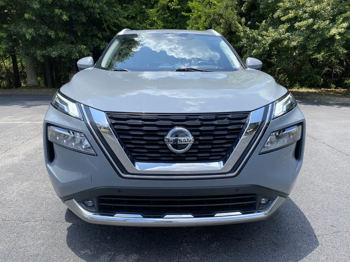 2021 Nissan Rogue Platinum thumbnail 2