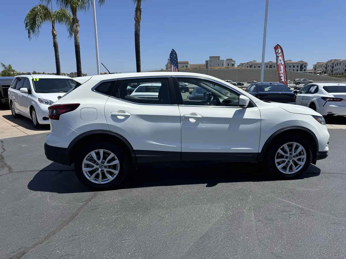 2021 Nissan Rogue Sport S thumbnail 10