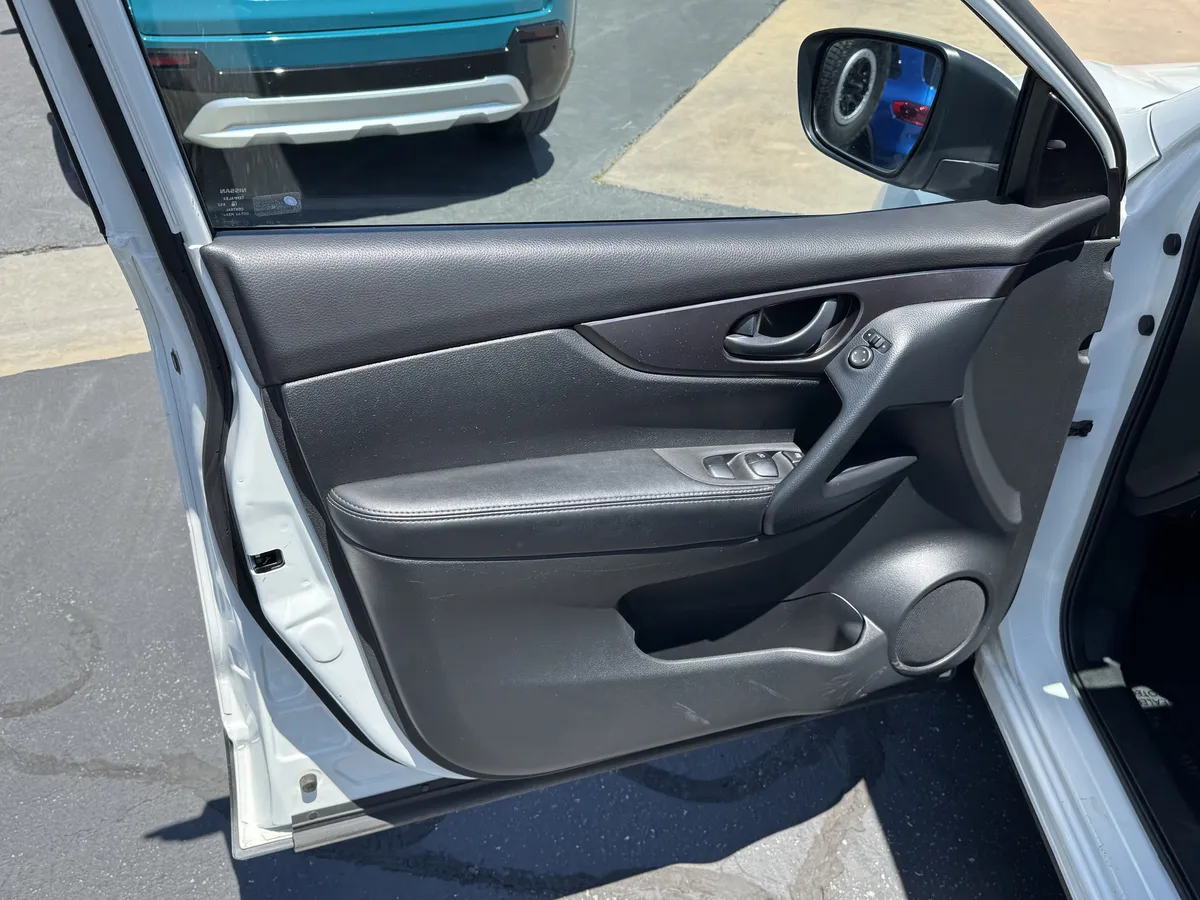 2021 Nissan Rogue Sport S thumbnail 13
