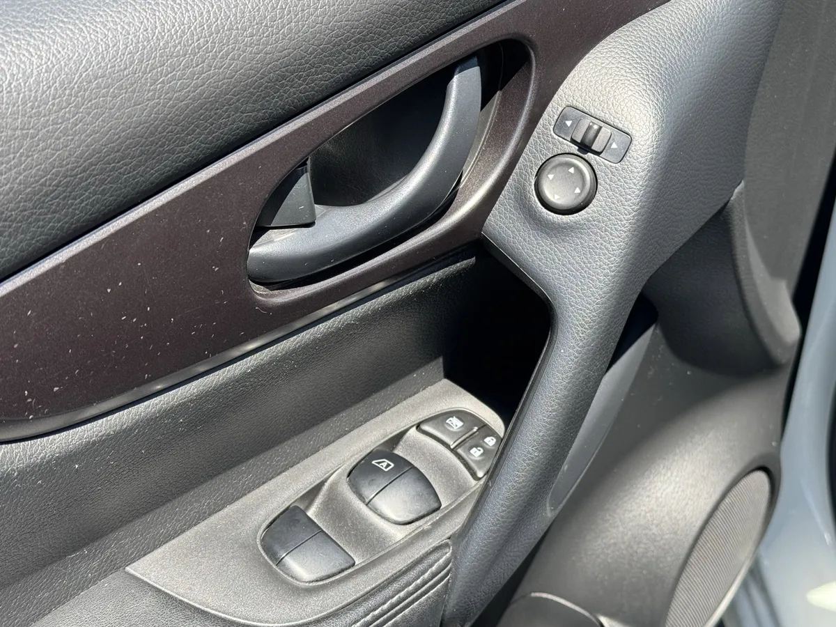 2021 Nissan Rogue Sport S thumbnail 14