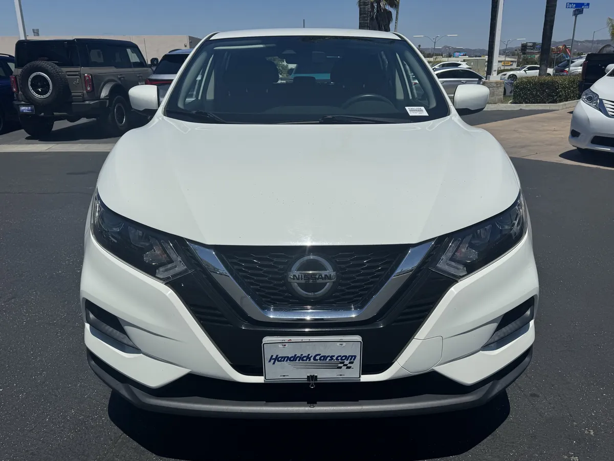 2021 Nissan Rogue Sport S thumbnail 2