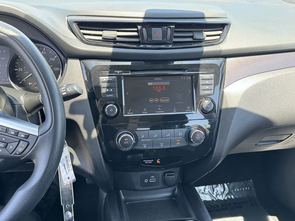 2021 Nissan Rogue Sport S thumbnail 23