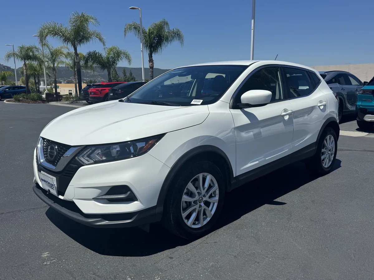 2021 Nissan Rogue Sport S thumbnail 4