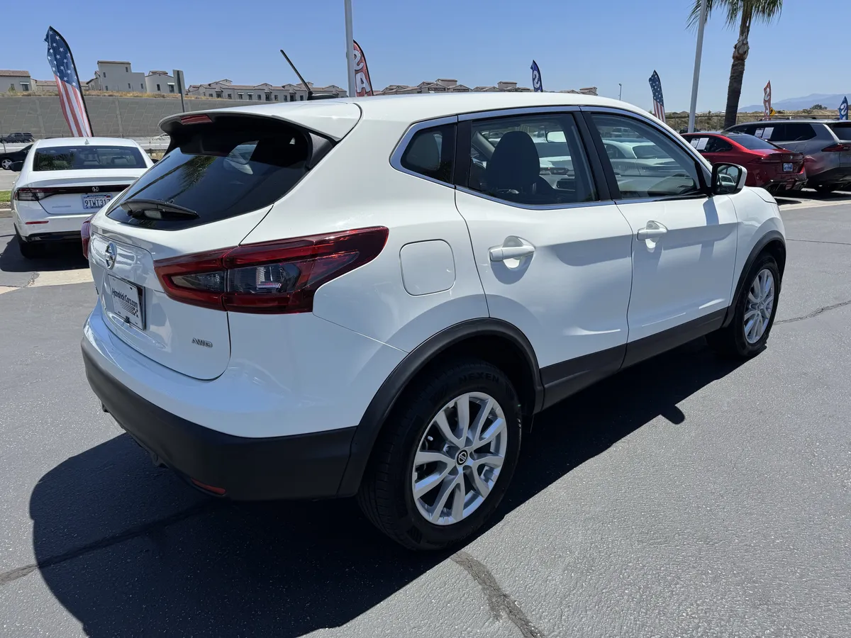 2021 Nissan Rogue Sport S thumbnail 9