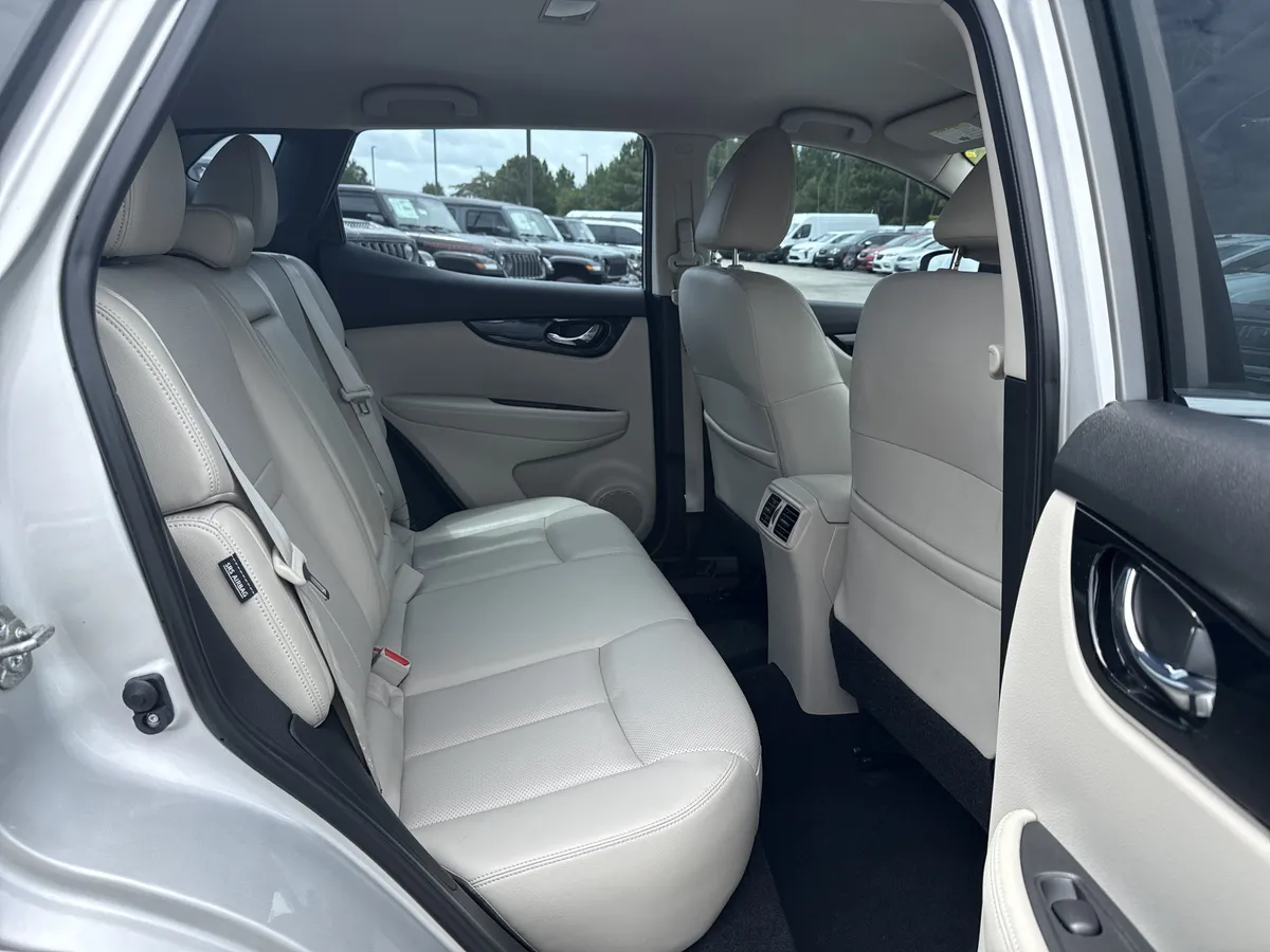 2021 Nissan Rogue Sport SL thumbnail 15