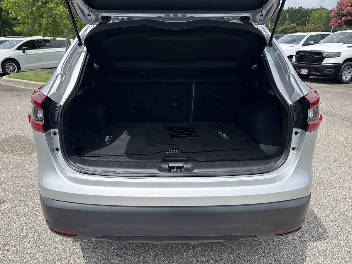 2021 Nissan Rogue Sport SL thumbnail 18