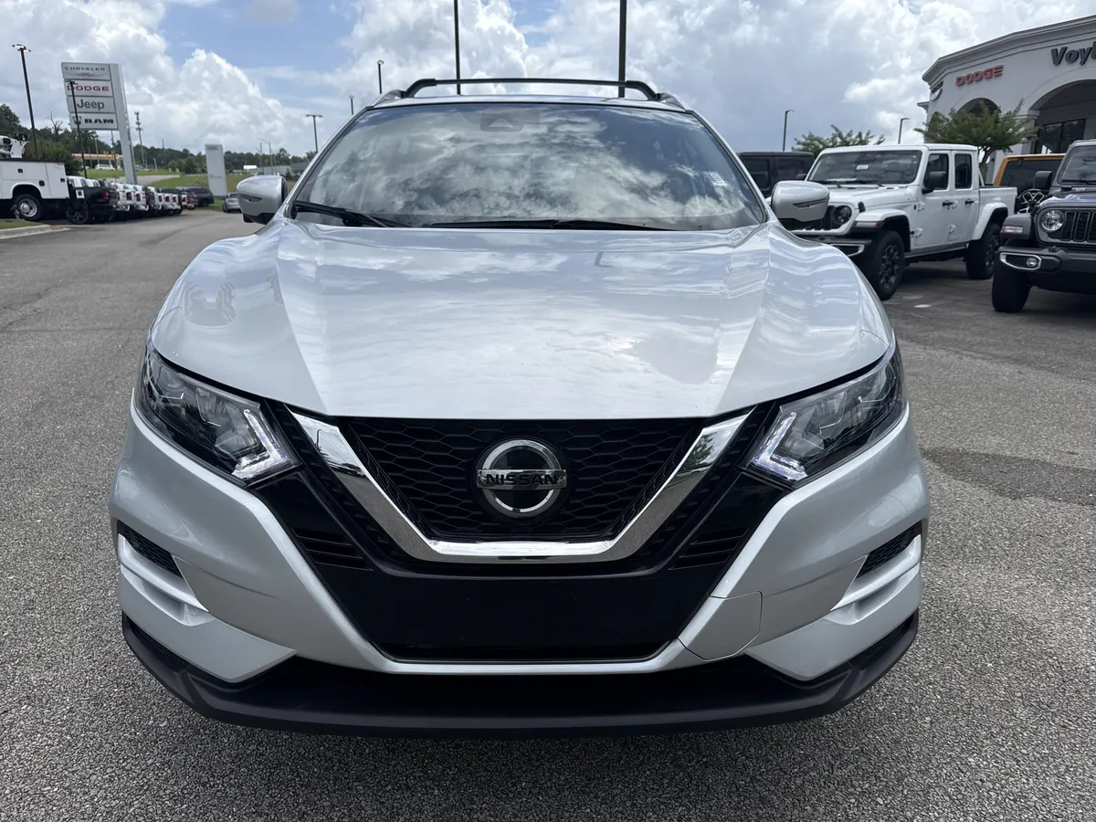 2021 Nissan Rogue Sport SL thumbnail 2