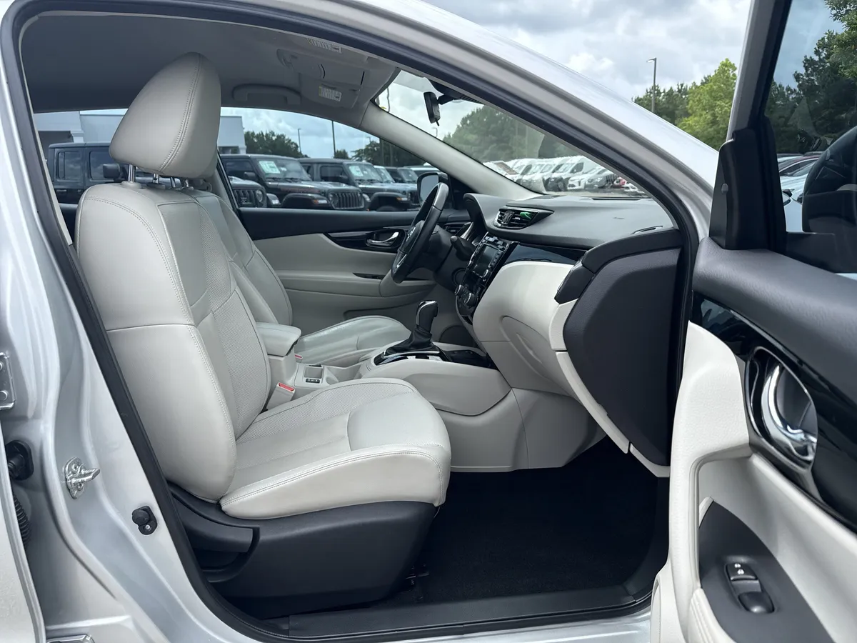 2021 Nissan Rogue Sport SL thumbnail 20