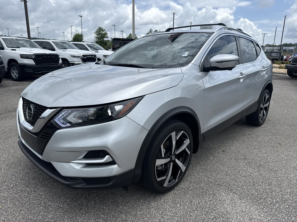 2021 Nissan Rogue Sport SL thumbnail 3