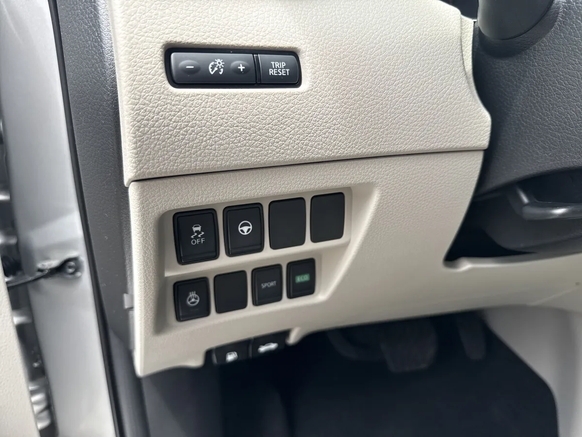 2021 Nissan Rogue Sport SL thumbnail 30