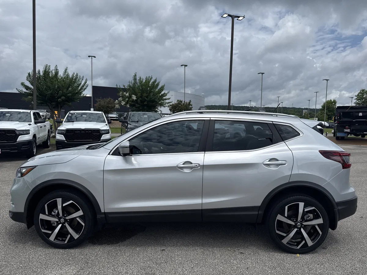 2021 Nissan Rogue Sport SL thumbnail 4