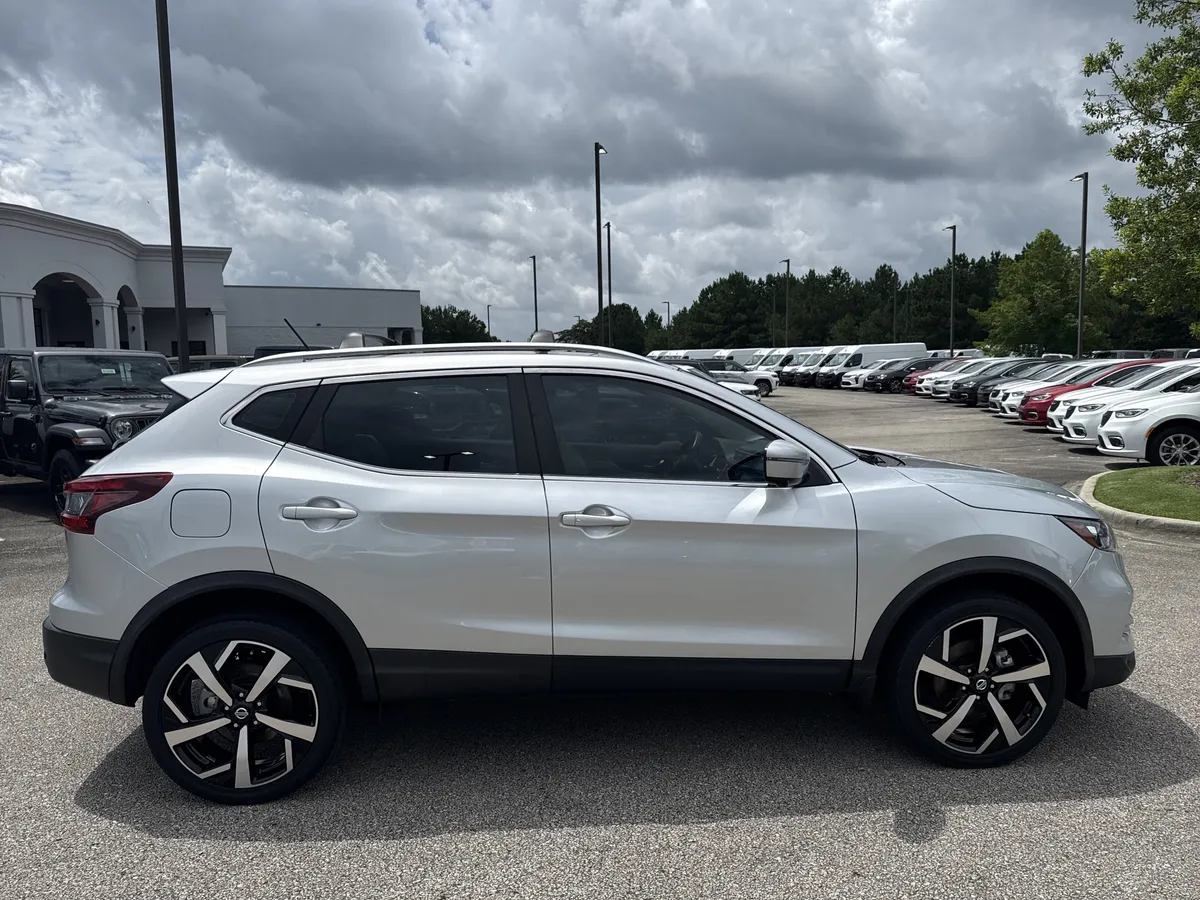 2021 Nissan Rogue Sport SL thumbnail 8