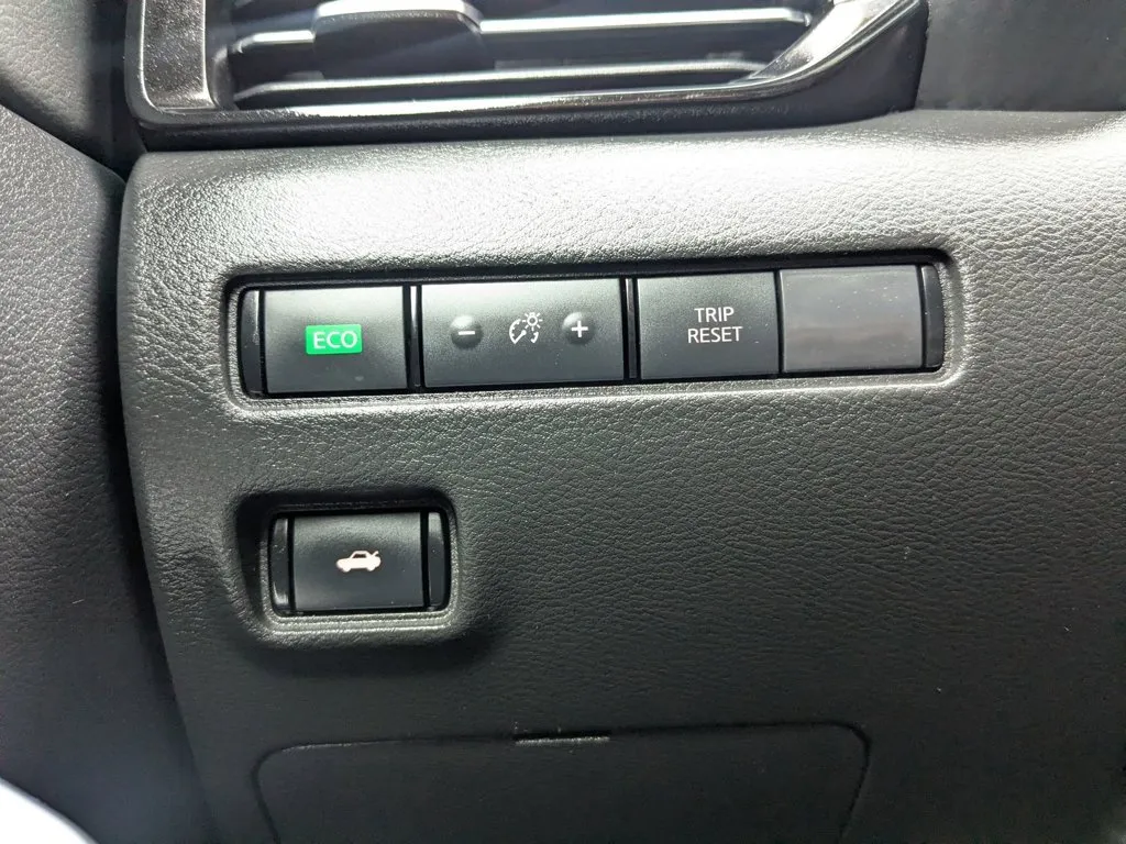 2021 Nissan Sentra SR thumbnail 21