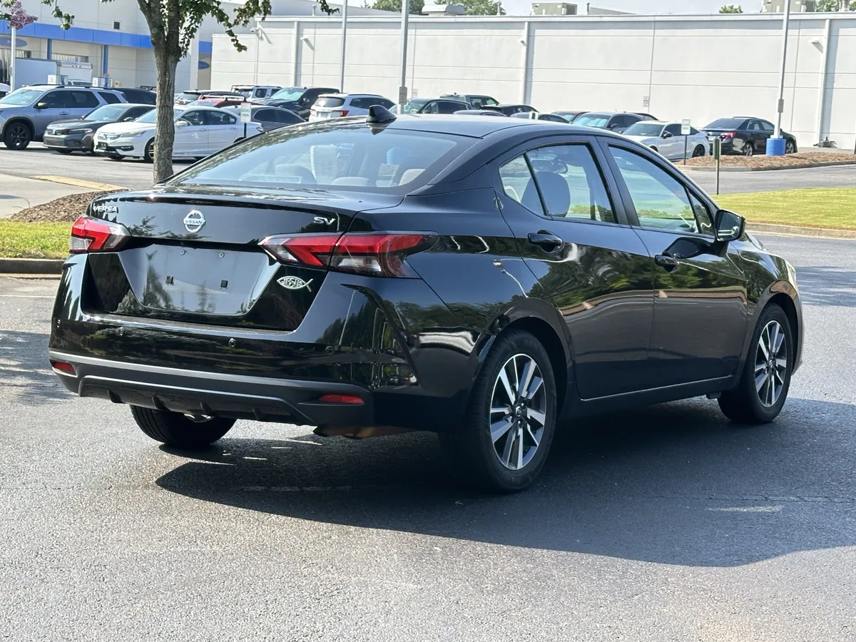 2021 Nissan Versa SV CVT thumbnail 10