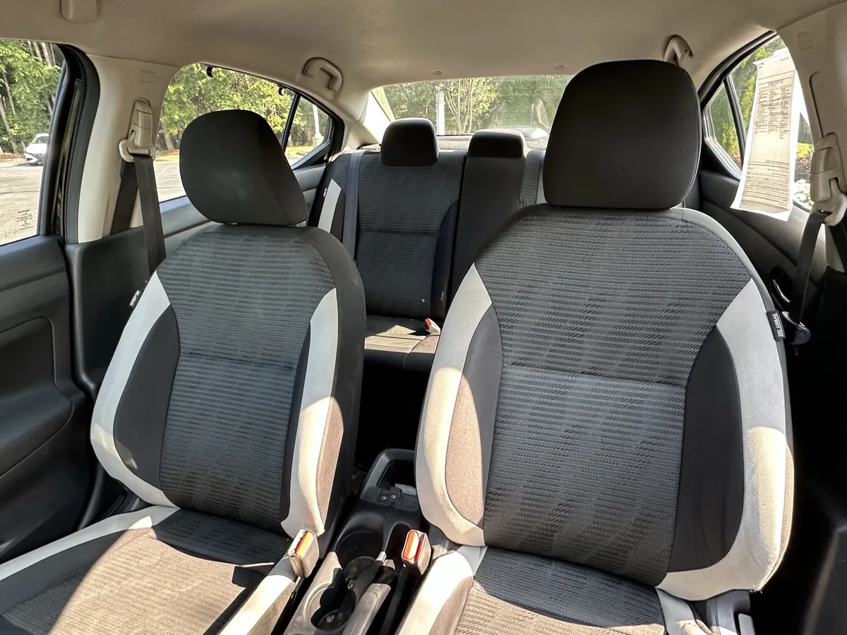 2021 Nissan Versa SV CVT thumbnail 6