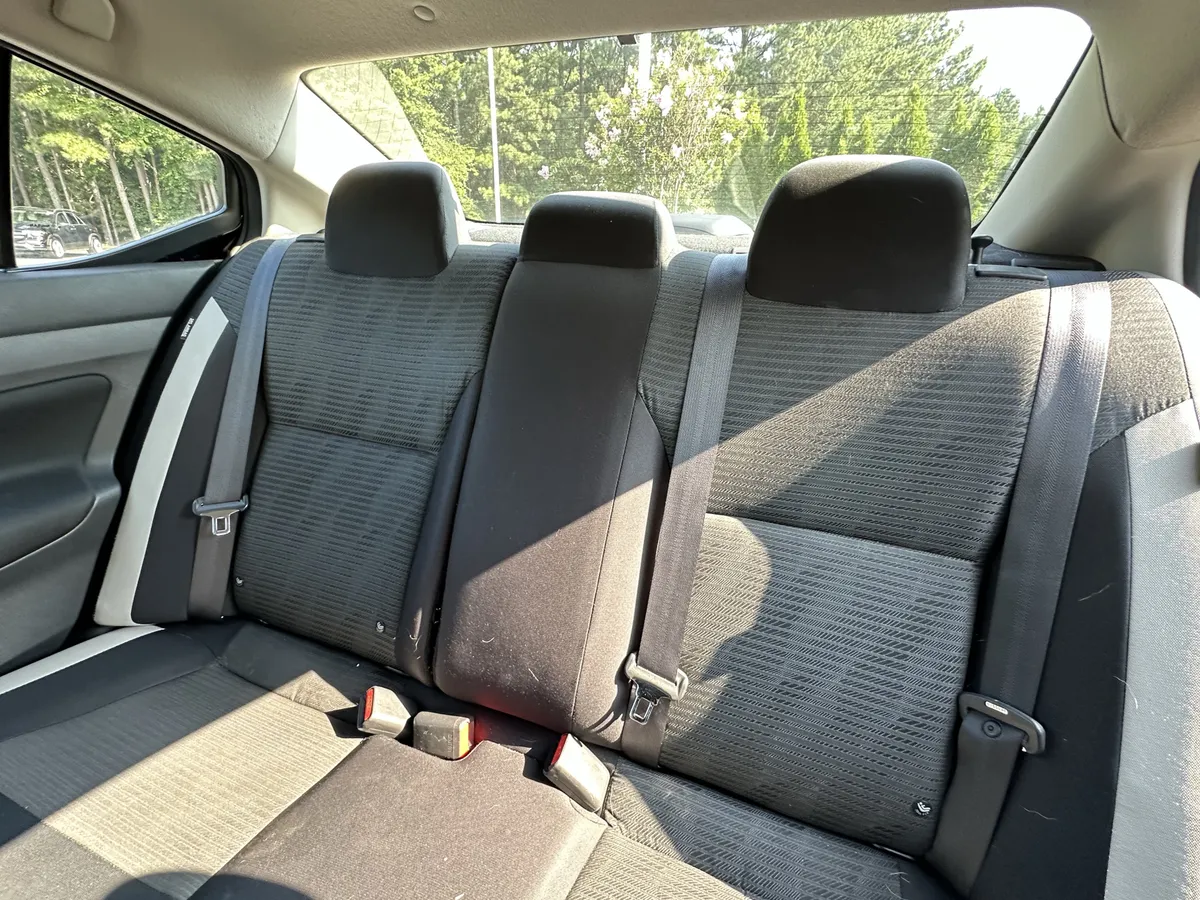 2021 Nissan Versa SV CVT thumbnail 7
