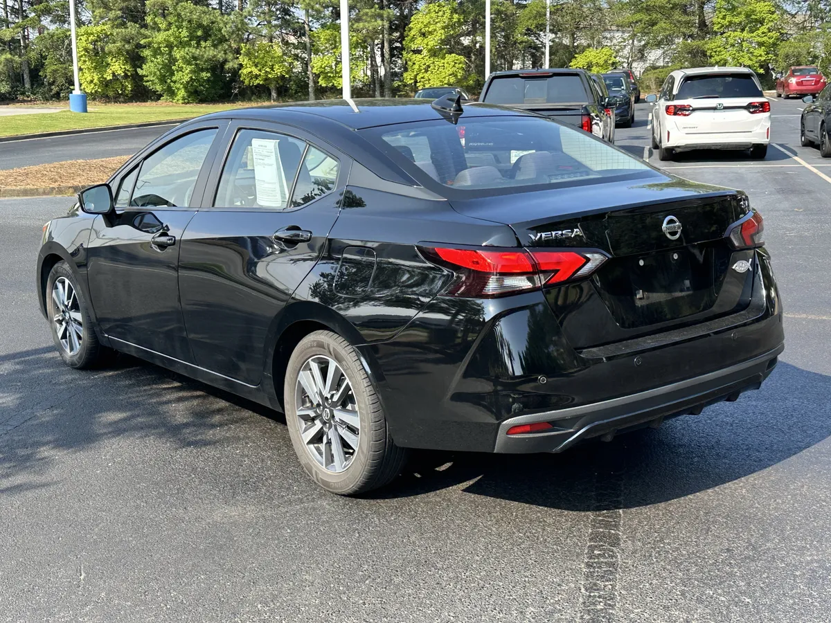 2021 Nissan Versa SV CVT thumbnail 8