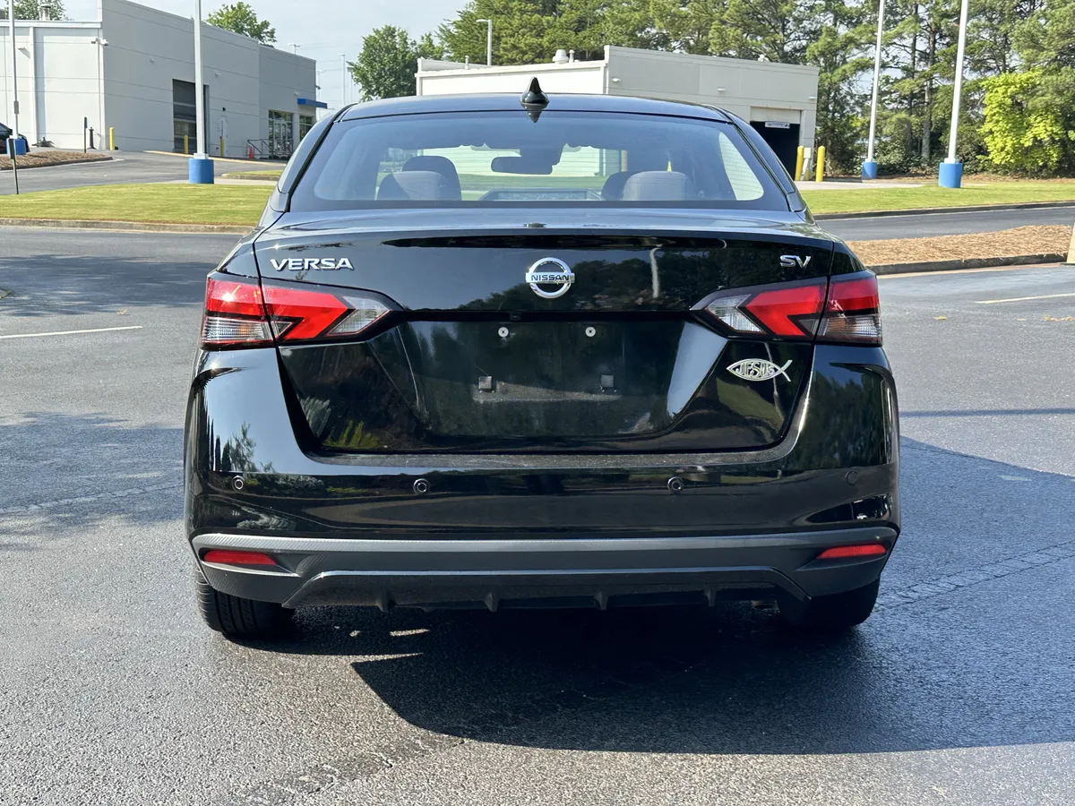 2021 Nissan Versa SV CVT thumbnail 9