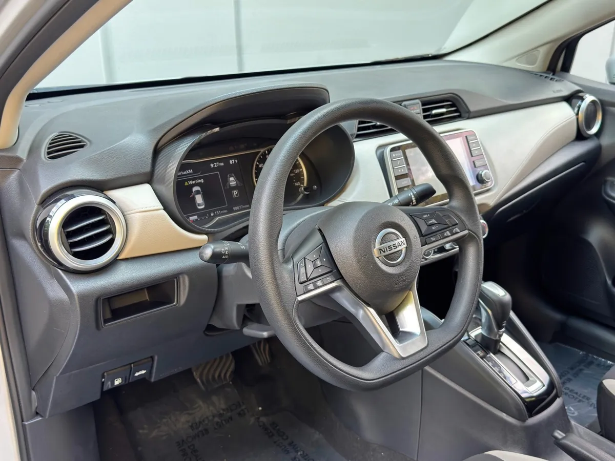 2021 Nissan Versa SV thumbnail 12