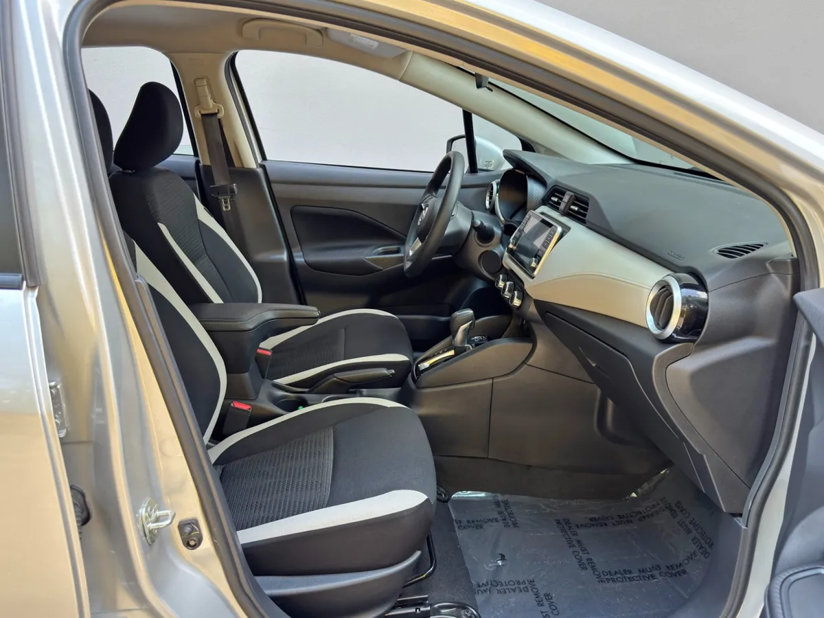 2021 Nissan Versa SV thumbnail 14