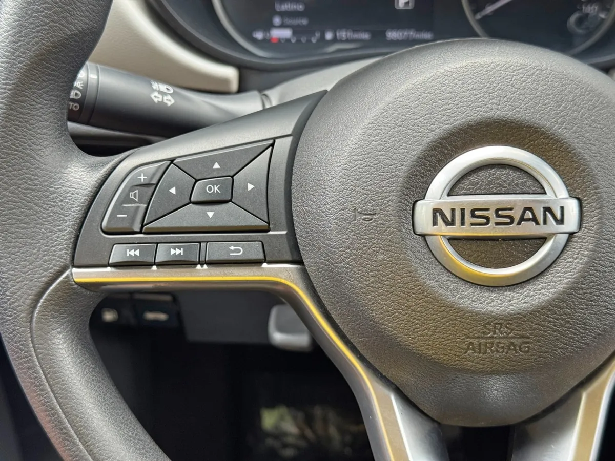 2021 Nissan Versa SV thumbnail 18
