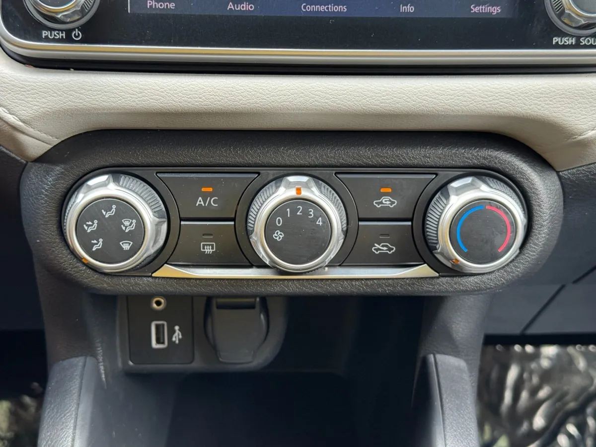 2021 Nissan Versa SV thumbnail 23