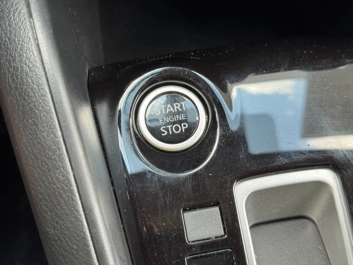 2021 Nissan Versa SV thumbnail 25