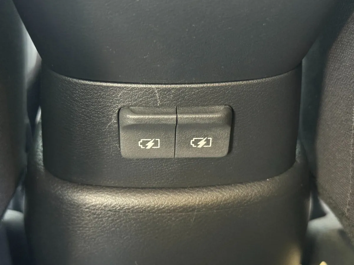 2021 Nissan Versa SV thumbnail 27