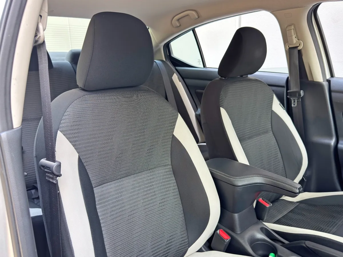 2021 Nissan Versa SV thumbnail 30